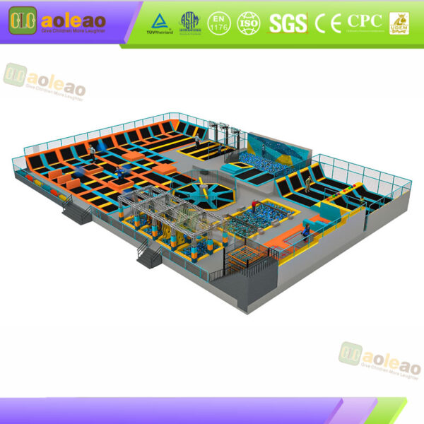 Equipamento do Orange Blue Trampoline Park com Desafio Ninja e Piscina de Espuma