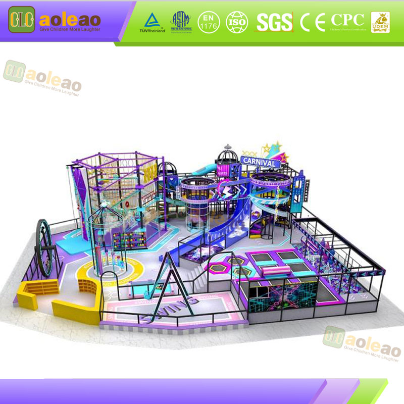 Équipements pour parc d'aventures couvert « Carnival » avec parcours d'accrobranche et trampolines